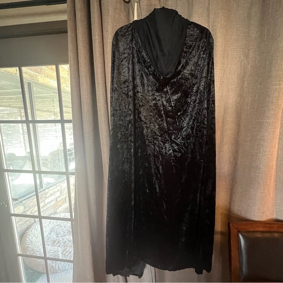 🆕 Spirit Black Velvet Hooded Cape - Picture 7 of 17